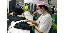Công nhân mừng khi lương tăng, các chế độ bảo hiểm xã hội cải thiện